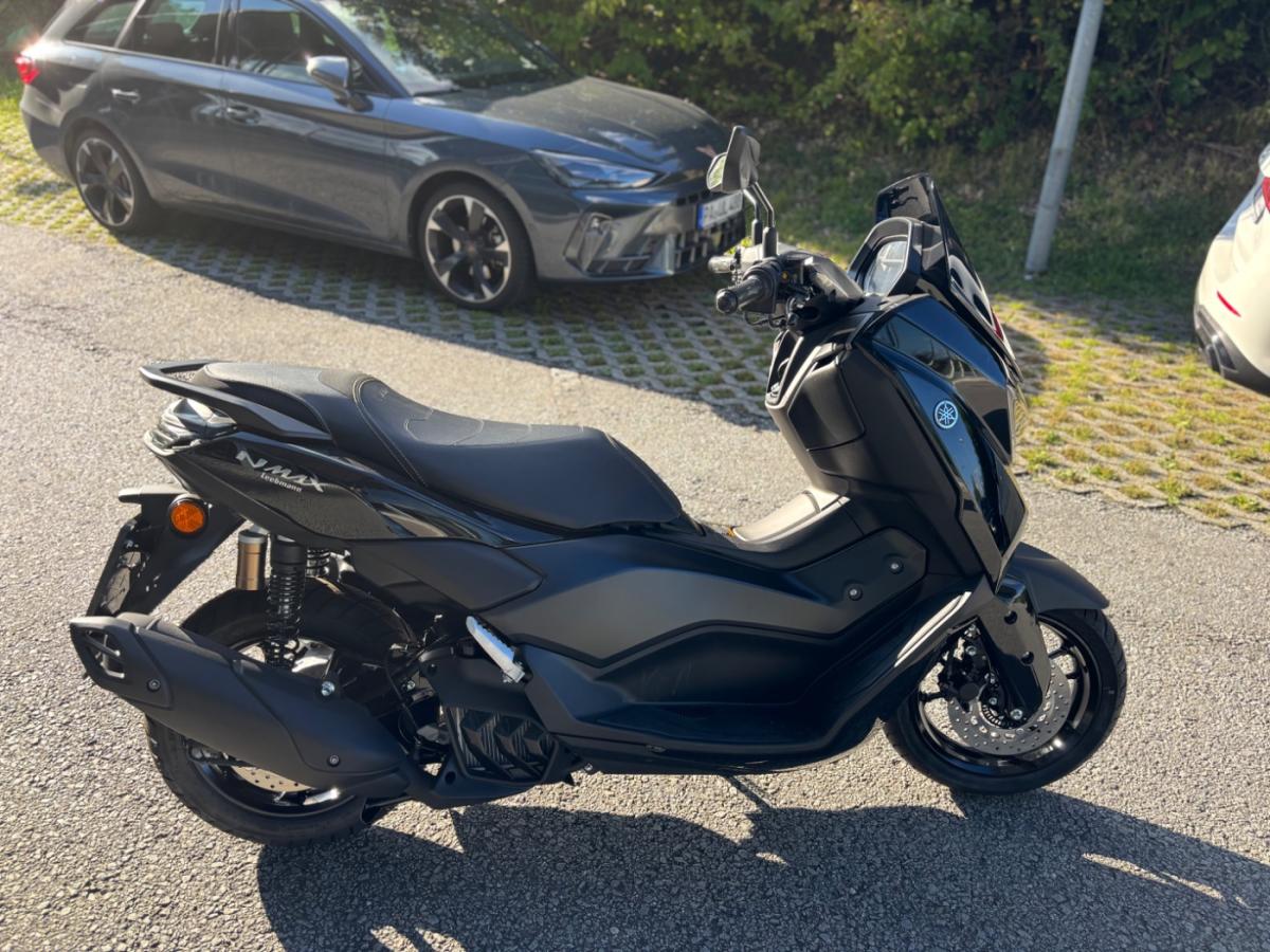YAMAHA NMAX von vorne YAMAHA NMAX von vorne