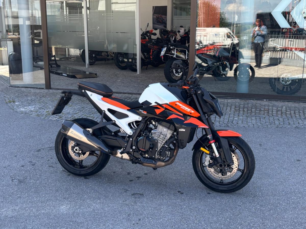 KTM 990 Duke Modell (KRAD) von vorne KTM 990 Duke Modell (KRAD) von vorne