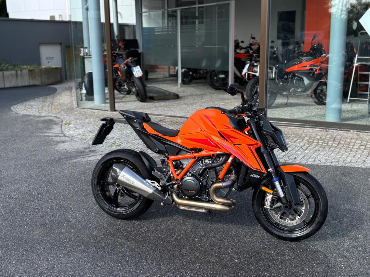 KTM 1390 Super Duke (KRAD) von vorne KTM 1390 Super Duke (KRAD) von vorne