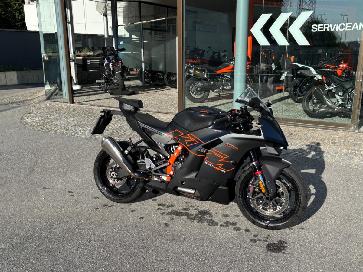 KTM 990 RC R (KRAD) von vorne KTM 990 RC R (KRAD) von vorne