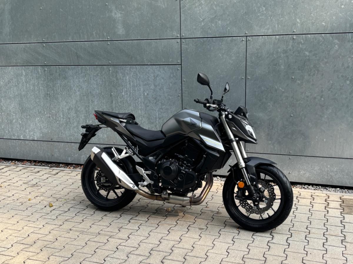 HONDA CB 750 Hornet (KRAD) von vorne HONDA CB 750 Hornet (KRAD) von vorne
