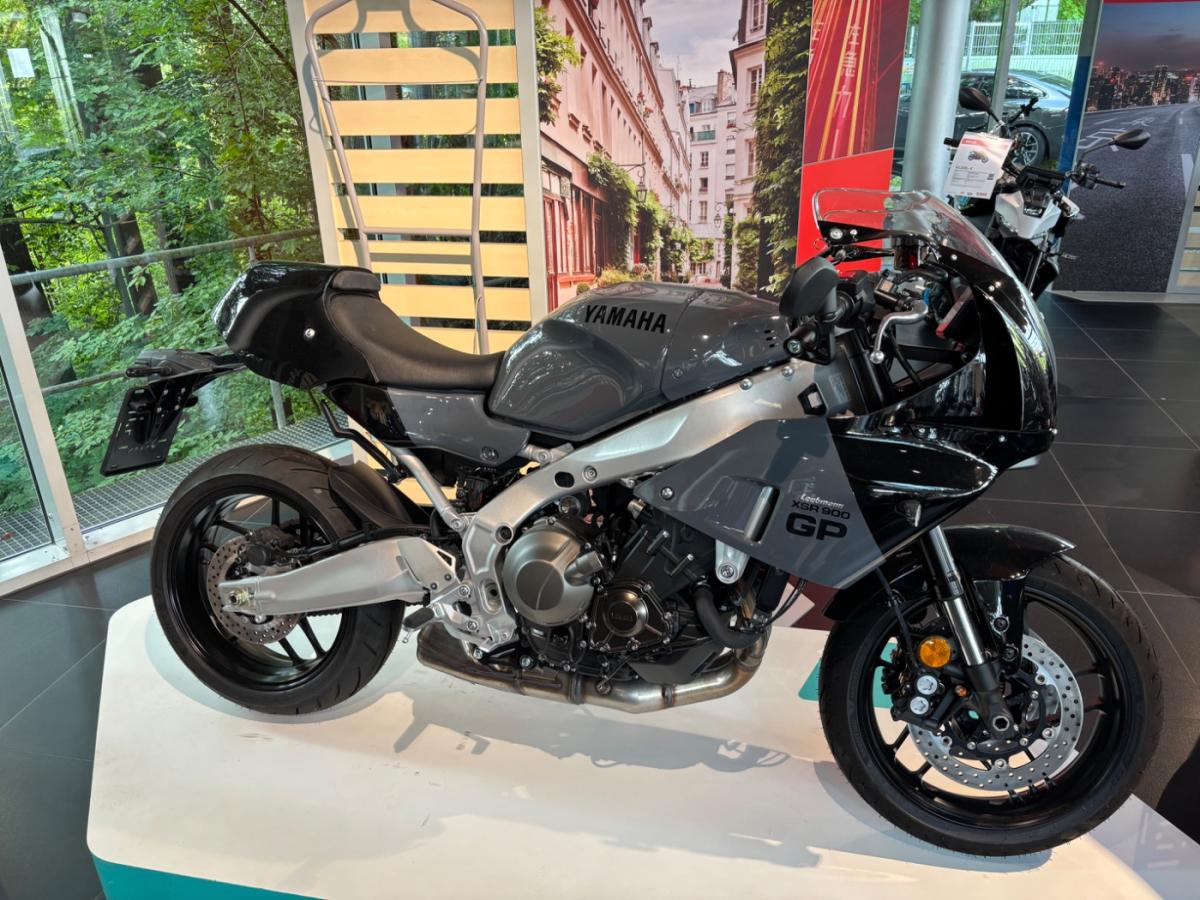 YAMAHA XSR 900 GP von vorne