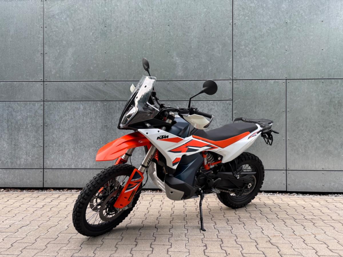 KTM 890 Adventure R (KRAD) von vorne KTM 890 Adventure R (KRAD) von vorne