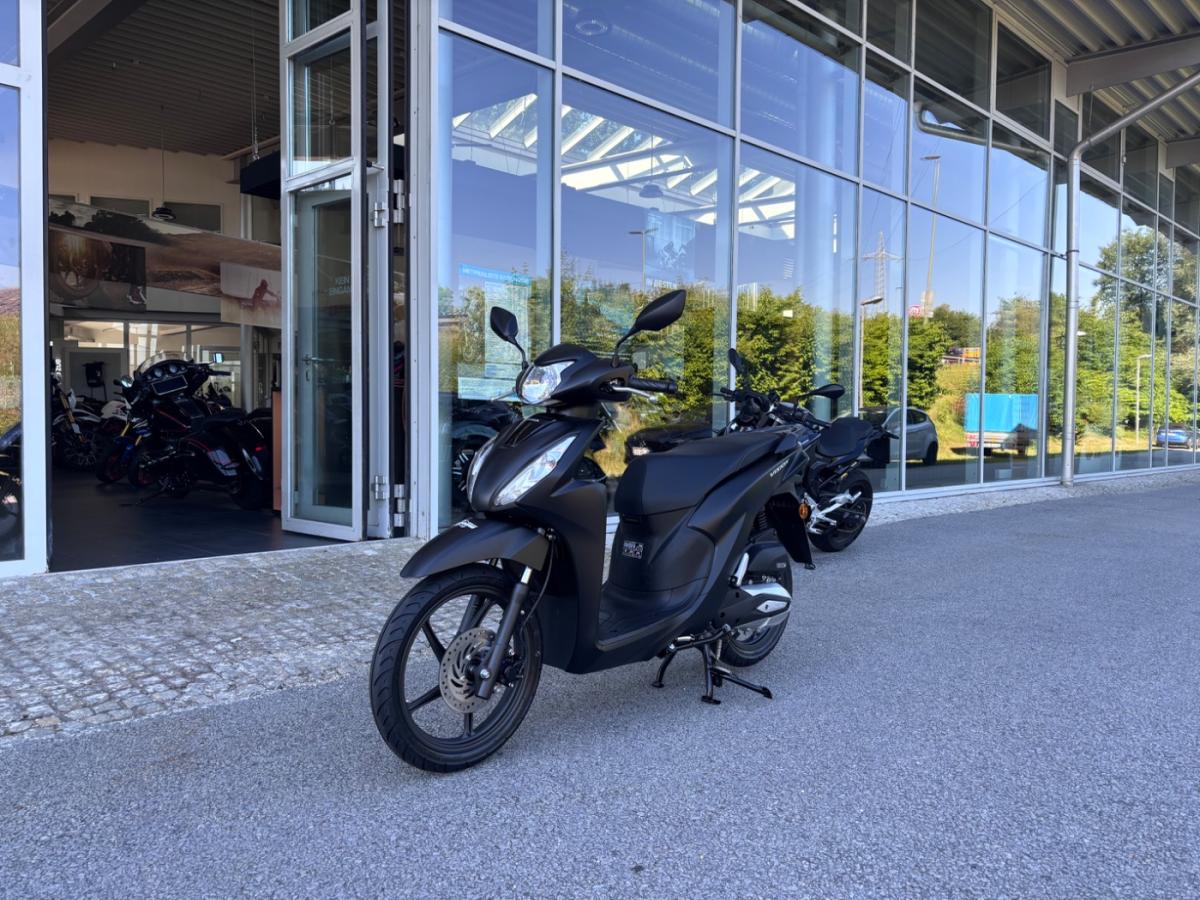 HONDA NSC 110 Vision (KRAD) von vorne