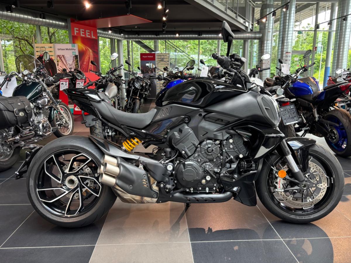 DUCATI Diavel V 4 (KRAD) von vorne
