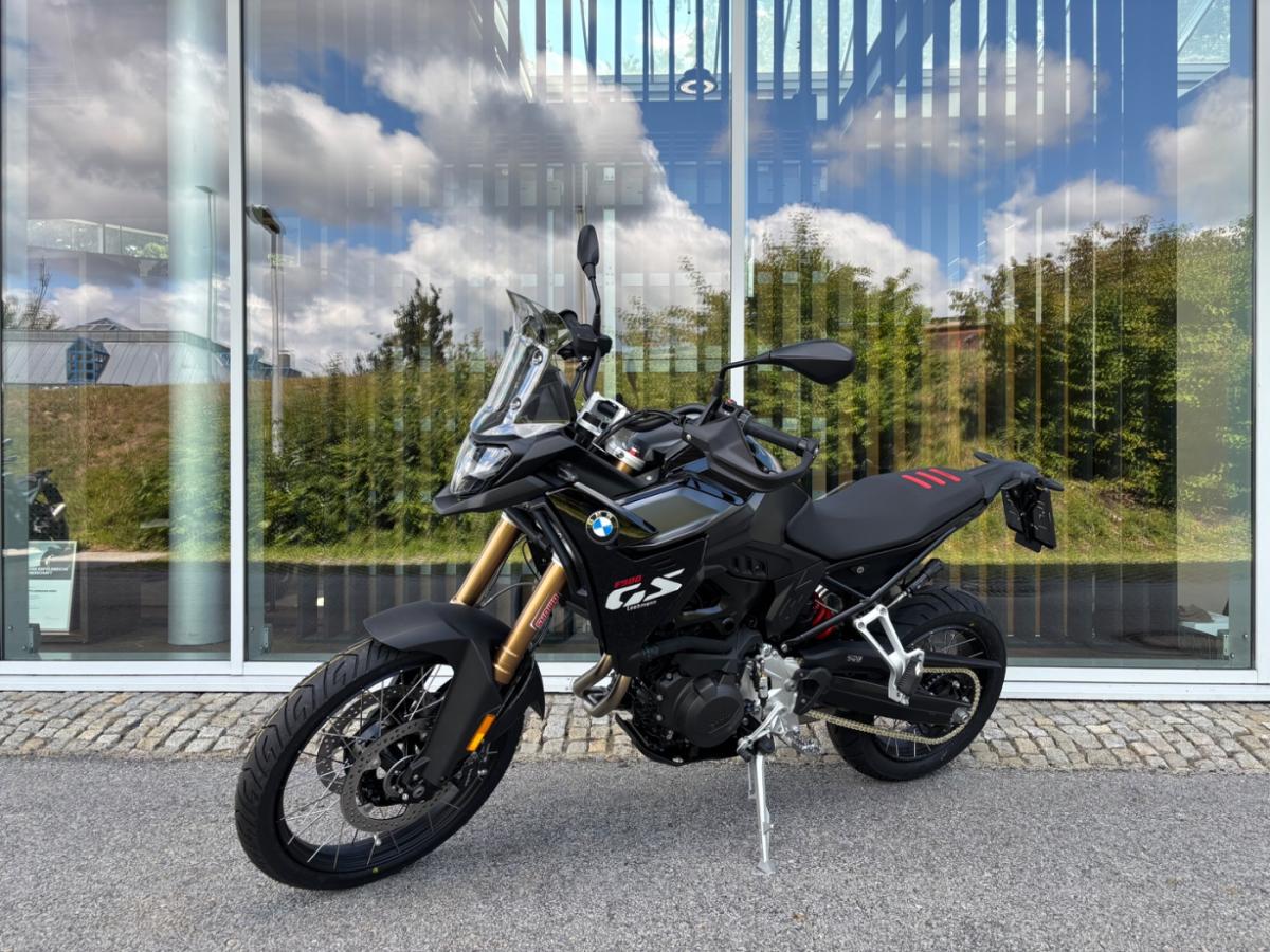 BMW F 900 GS (KRAD) von vorne BMW F 900 GS (KRAD) von vorne