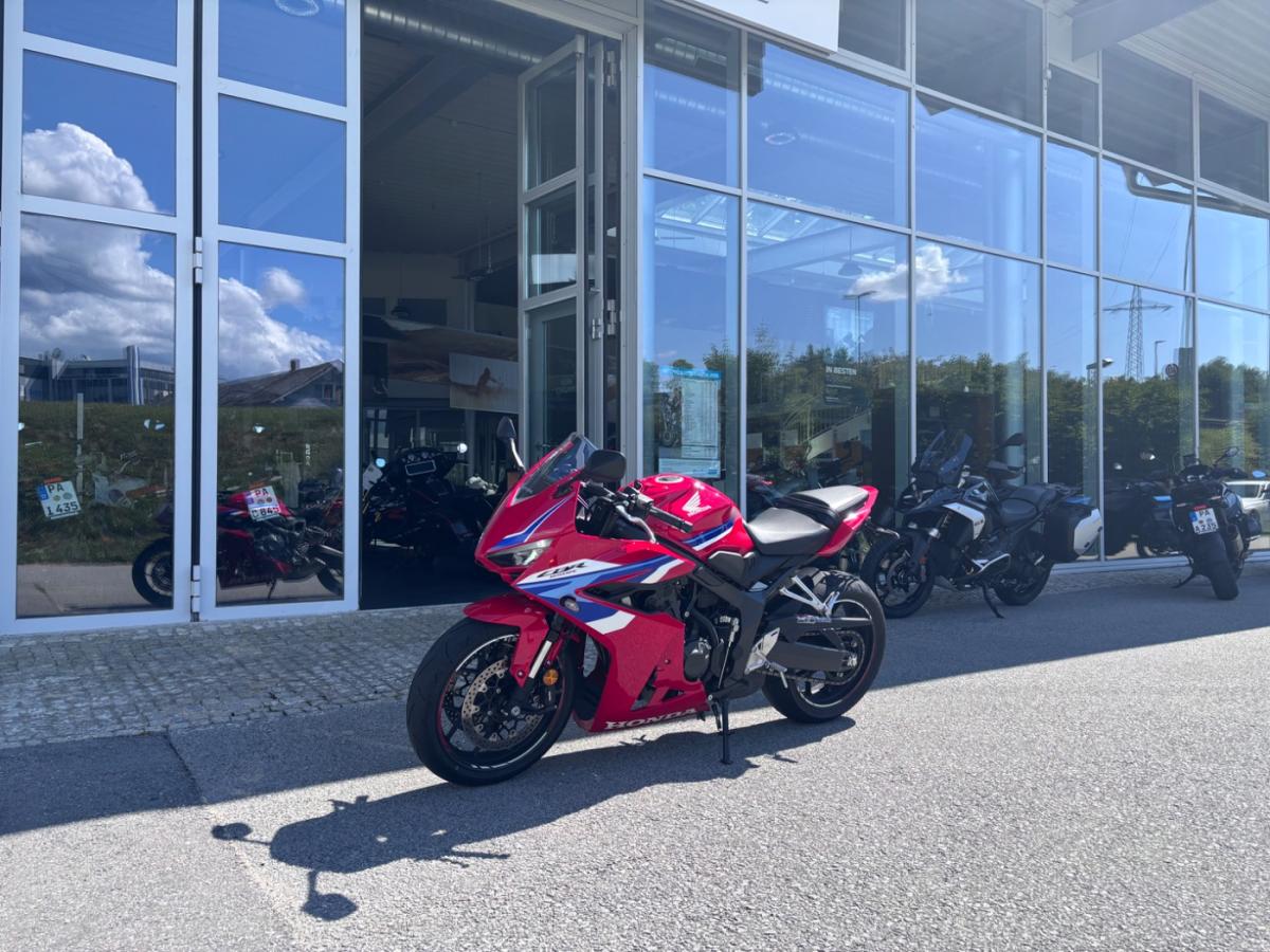 HONDA CBR 650 R, (KRAD) von vorne