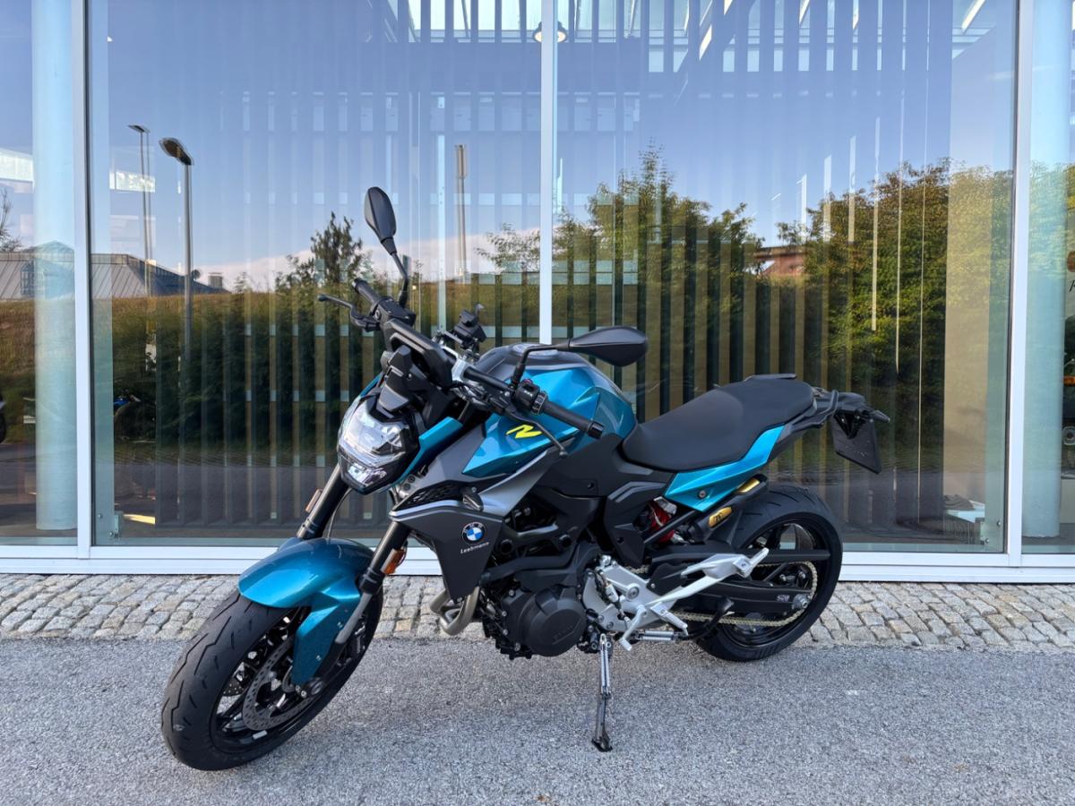 BMW F 900 R (KRAD) von vorne BMW F 900 R (KRAD) von vorne