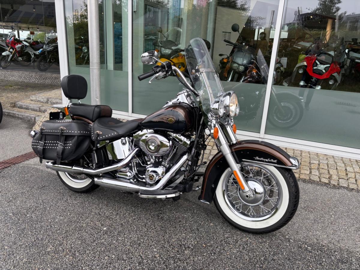 HARLEY-DAVIDSON Heritage Softtail Classic (KRAD) von vorne