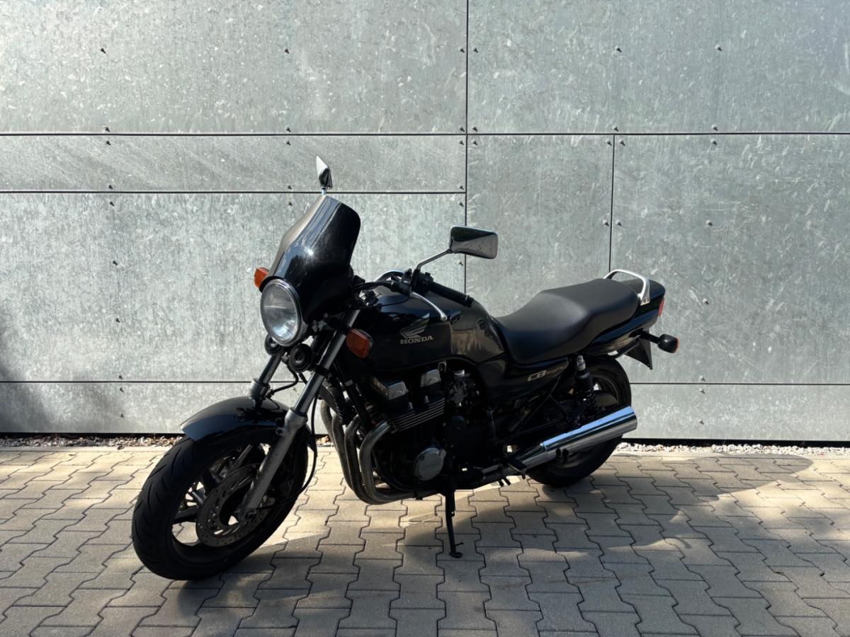 HONDA CB 750 Seven (KRAD) von vorne HONDA CB 750 Seven (KRAD) von vorne