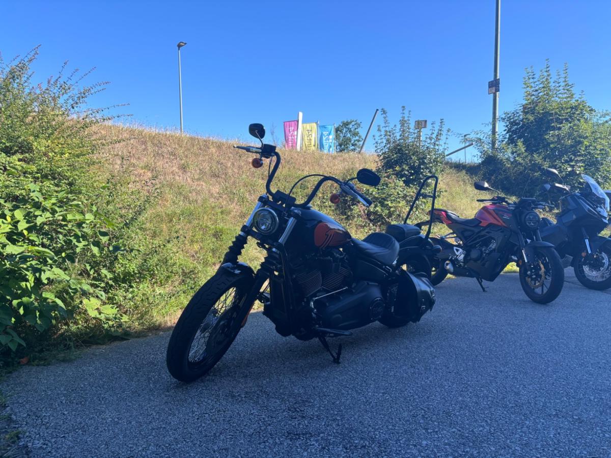 HARLEY-DAVIDSON Street Bob 114 (KRAD) von vorne