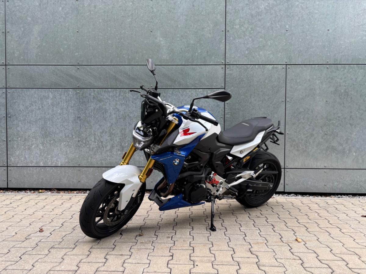 BMW F 900 R (KRAD) von vorne BMW F 900 R (KRAD) von vorne