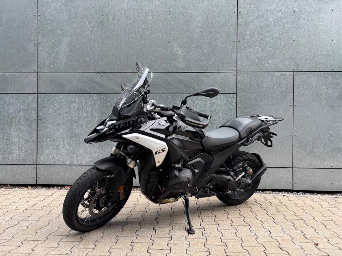 BMW R 1300 GS von vorne BMW R 1300 GS von vorne