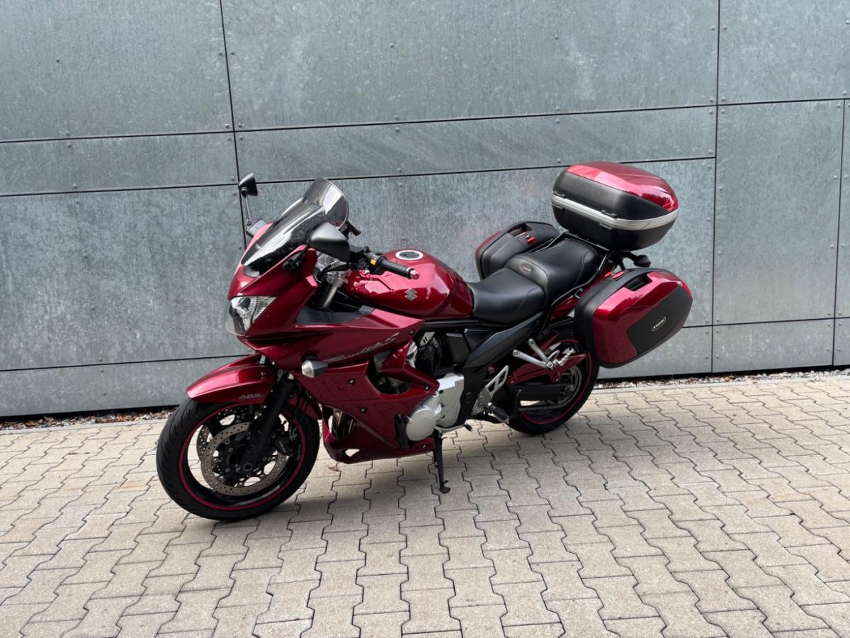 SUZUKI GSF 1250 SA von vorne SUZUKI GSF 1250 SA von vorne
