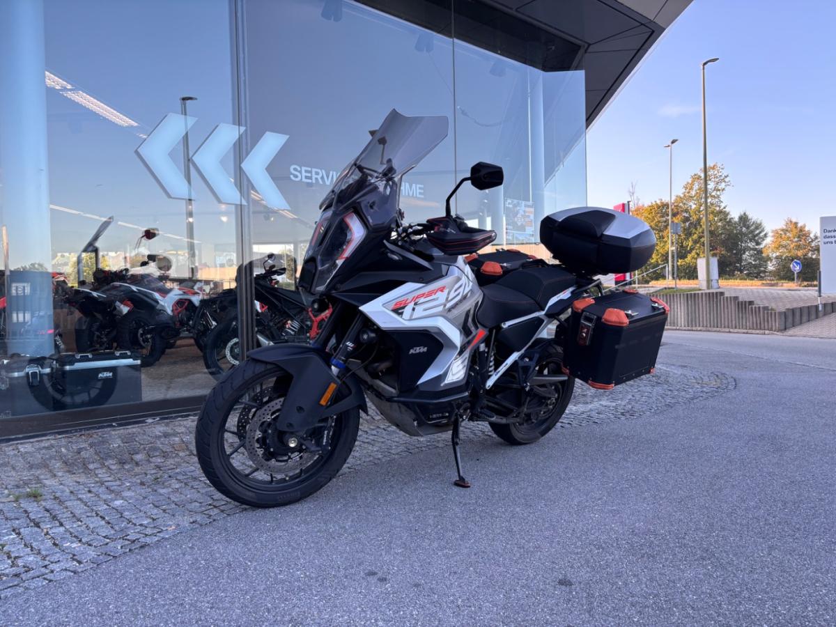 KTM 1290 Super Adventure von vorne KTM 1290 Super Adventure von vorne