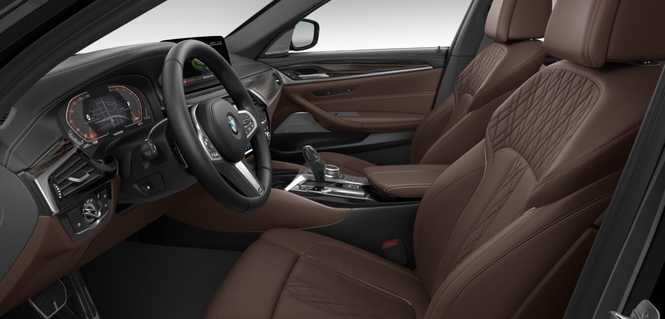 BMW BMW 5er im Innenraum seitlich BMW BMW 5er im Innenraum seitlich