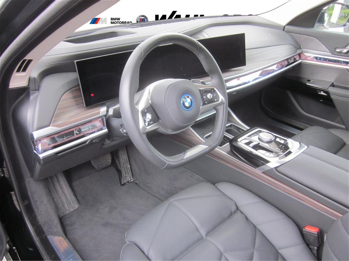 BMW 750e xDrive Limousine im Innenraum