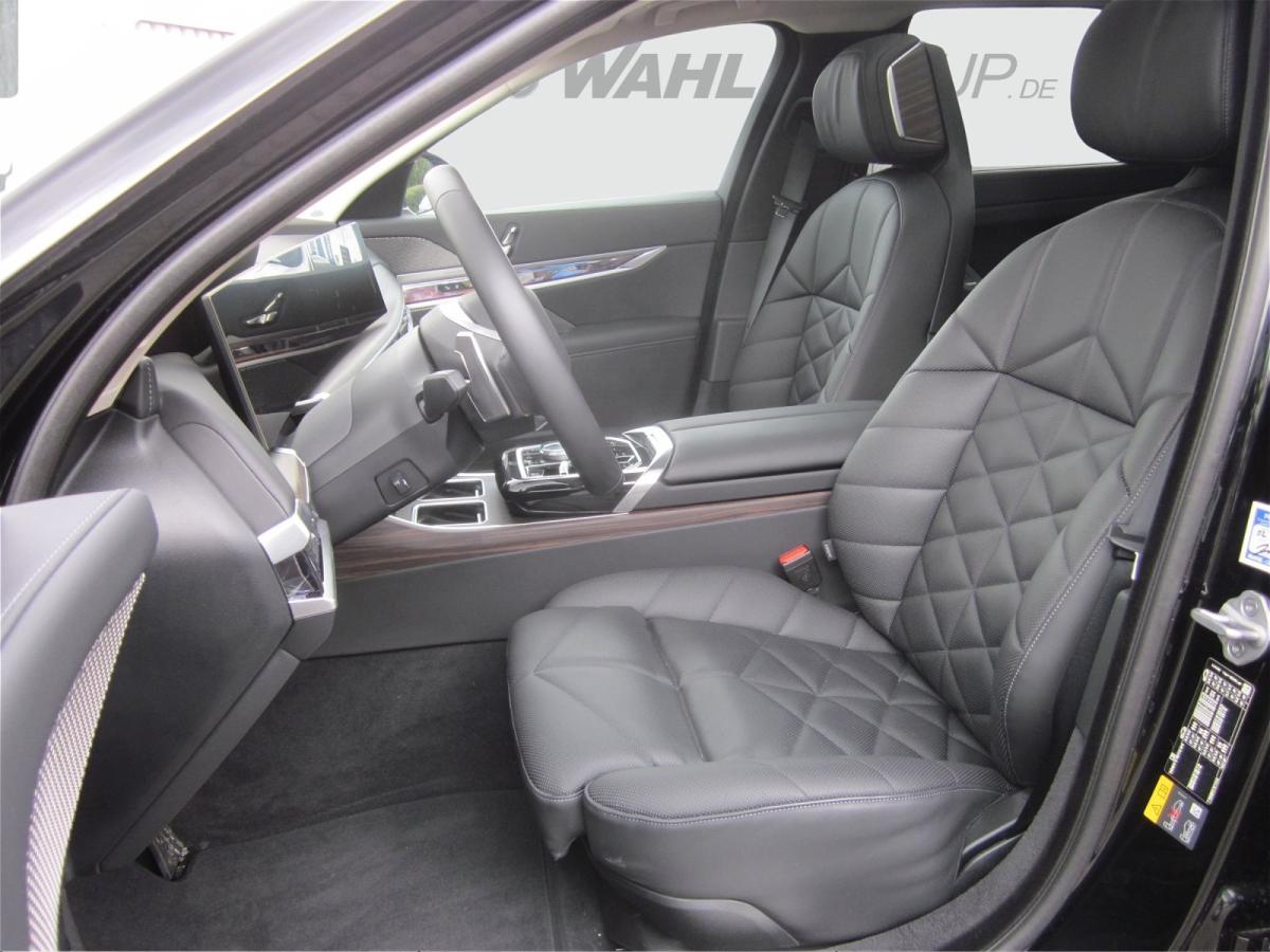 BMW 750e xDrive Limousine im Innenraum