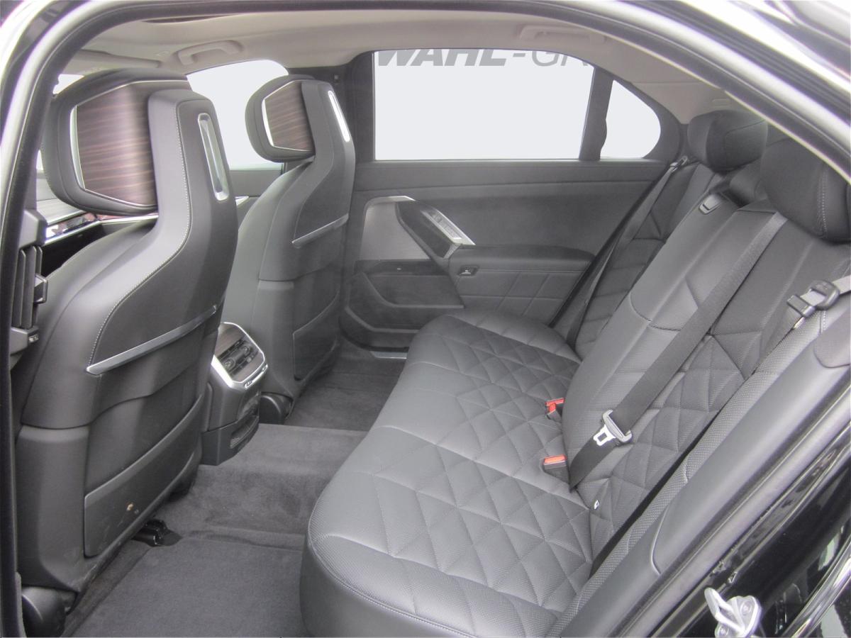 BMW 750e xDrive Limousine im Innenraum
