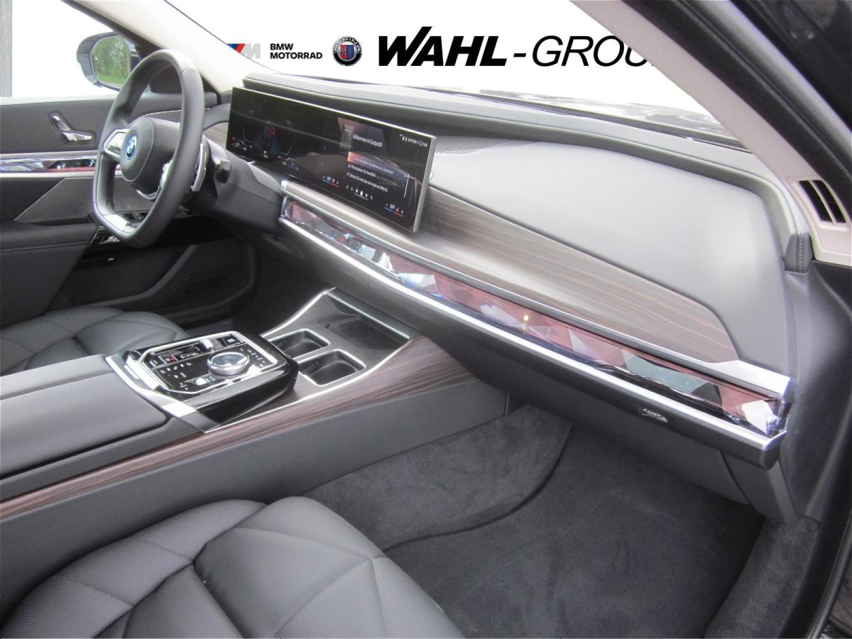 BMW 750e xDrive Limousine im Innenraum