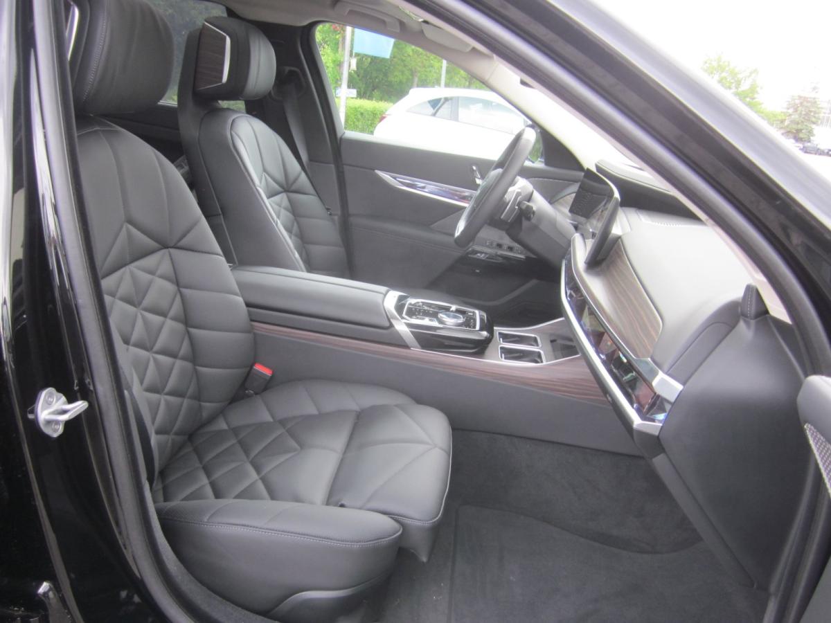 BMW 750e xDrive Limousine im Innenraum