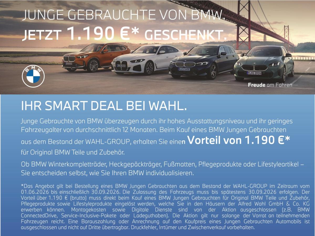 Mehrere Fahrzeuge im Bild