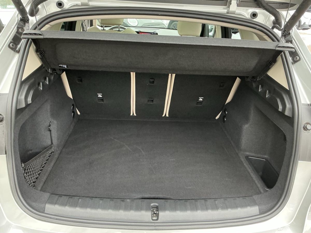 Originalaufnahme des Fahrzeugs Originalaufnahme des Fahrzeugs