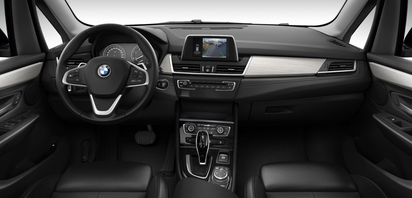 BMW BMW 2er im Innenraum von vorne BMW BMW 2er im Innenraum von vorne