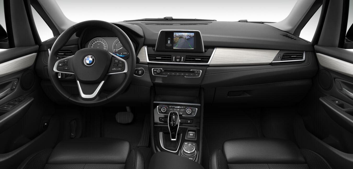 BMW BMW 2er im Innenraum von vorne BMW BMW 2er im Innenraum von vorne