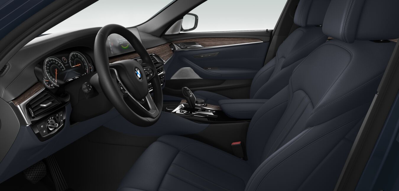 BMW BMW 5er im Innenraum seitlich BMW BMW 5er im Innenraum seitlich