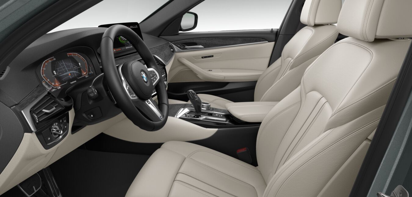 BMW BMW 5er im Innenraum seitlich BMW BMW 5er im Innenraum seitlich