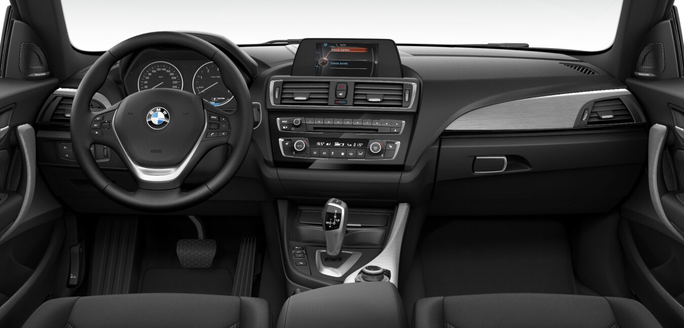 BMW BMW 2er im Innenraum von vorne BMW BMW 2er im Innenraum von vorne