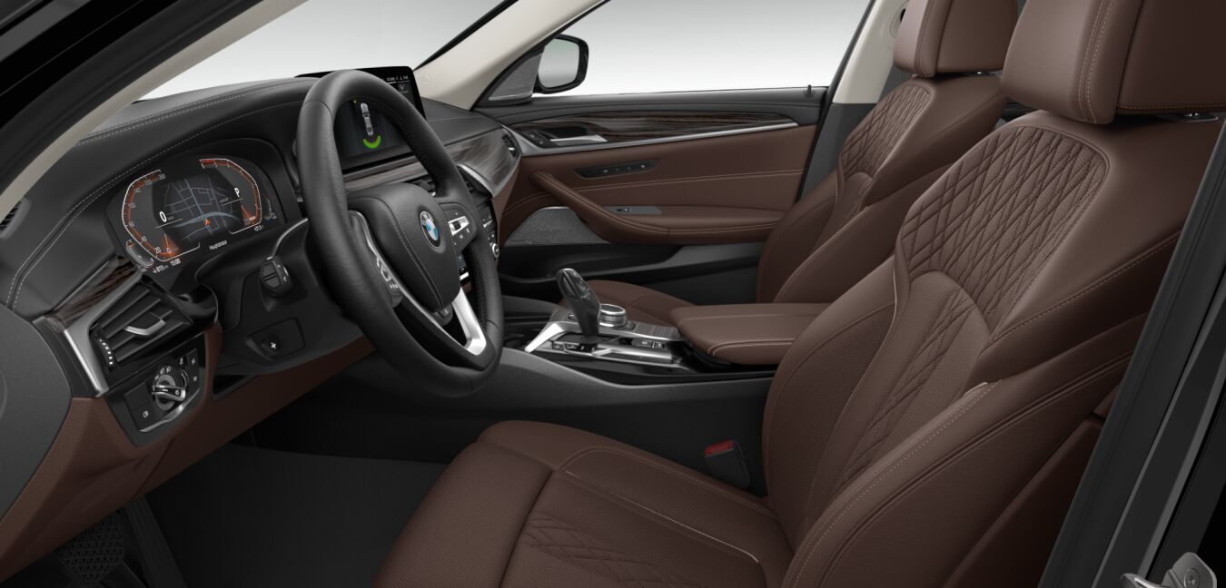BMW BMW 5er im Innenraum seitlich BMW BMW 5er im Innenraum seitlich