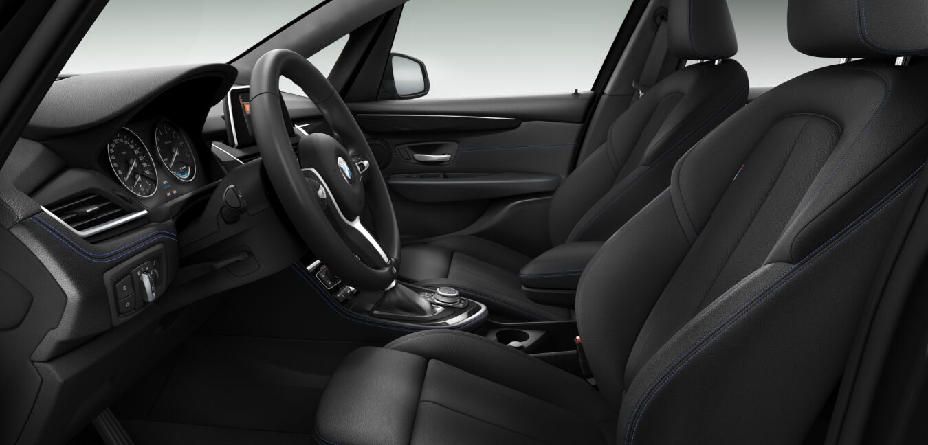 BMW BMW 2er im Innenraum seitlich BMW BMW 2er im Innenraum seitlich