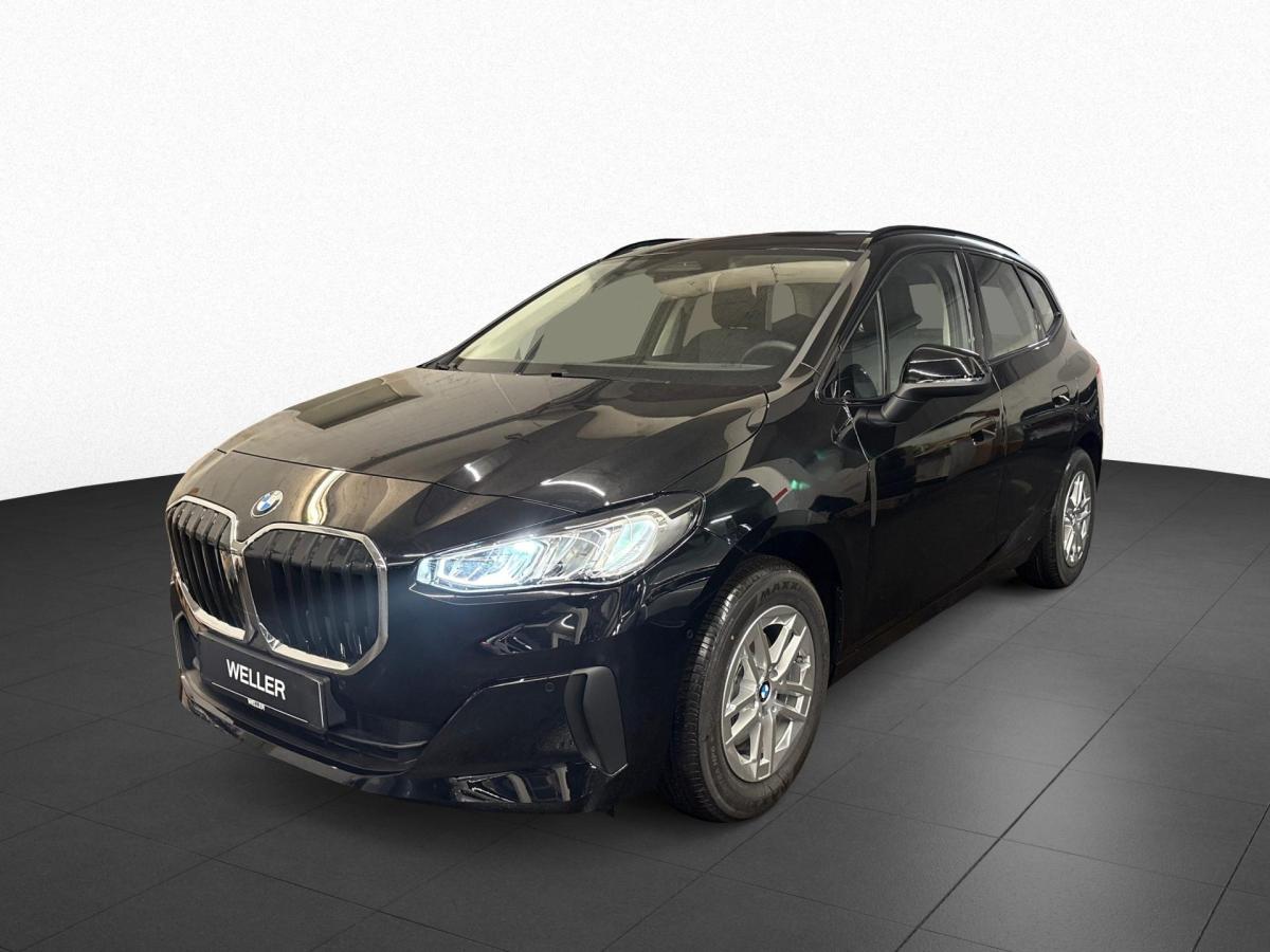 BMW 216i Active Tourer von vorne in Schwarz