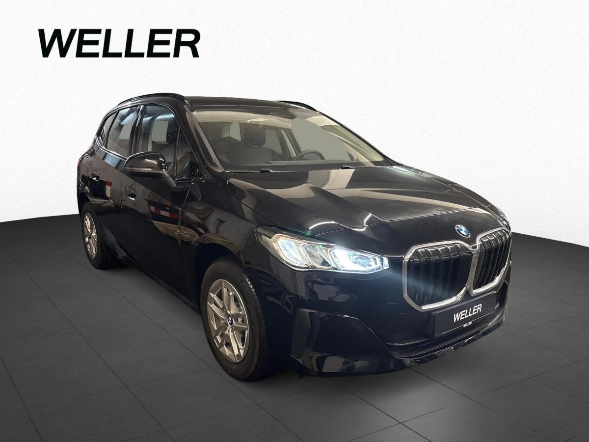 BMW 216i Active Tourer von vorne in Schwarz
