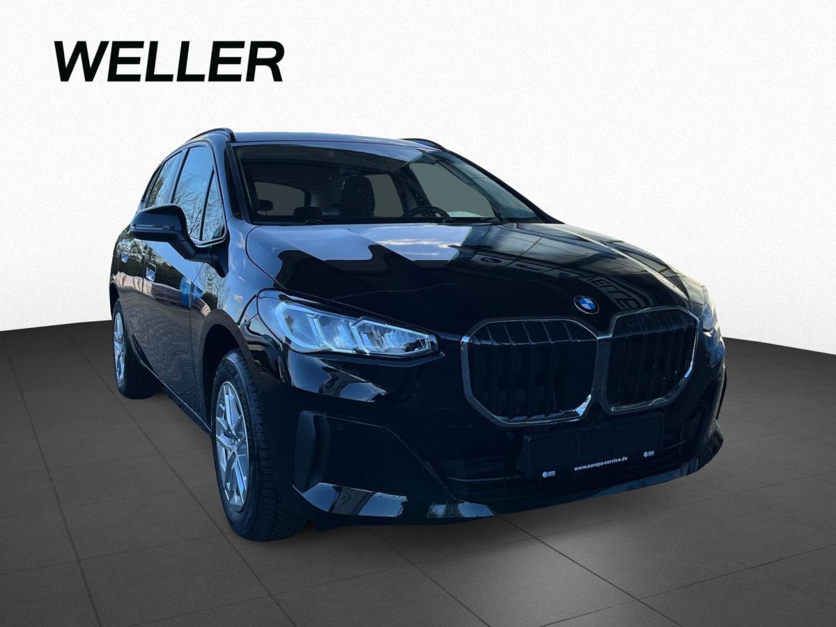 BMW 216i Active Tourer von vorne in Schwarz