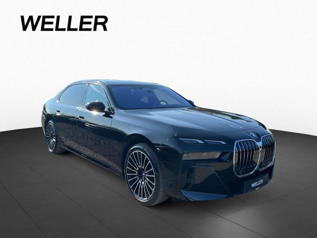 BMW 740d xDrive Limousine von vorne in Schwarz