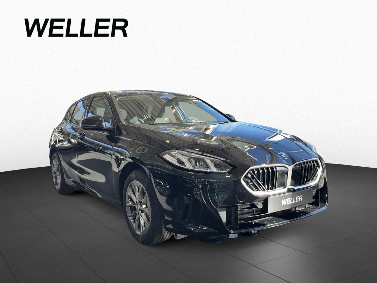 BMW 120 von vorne in Schwarz