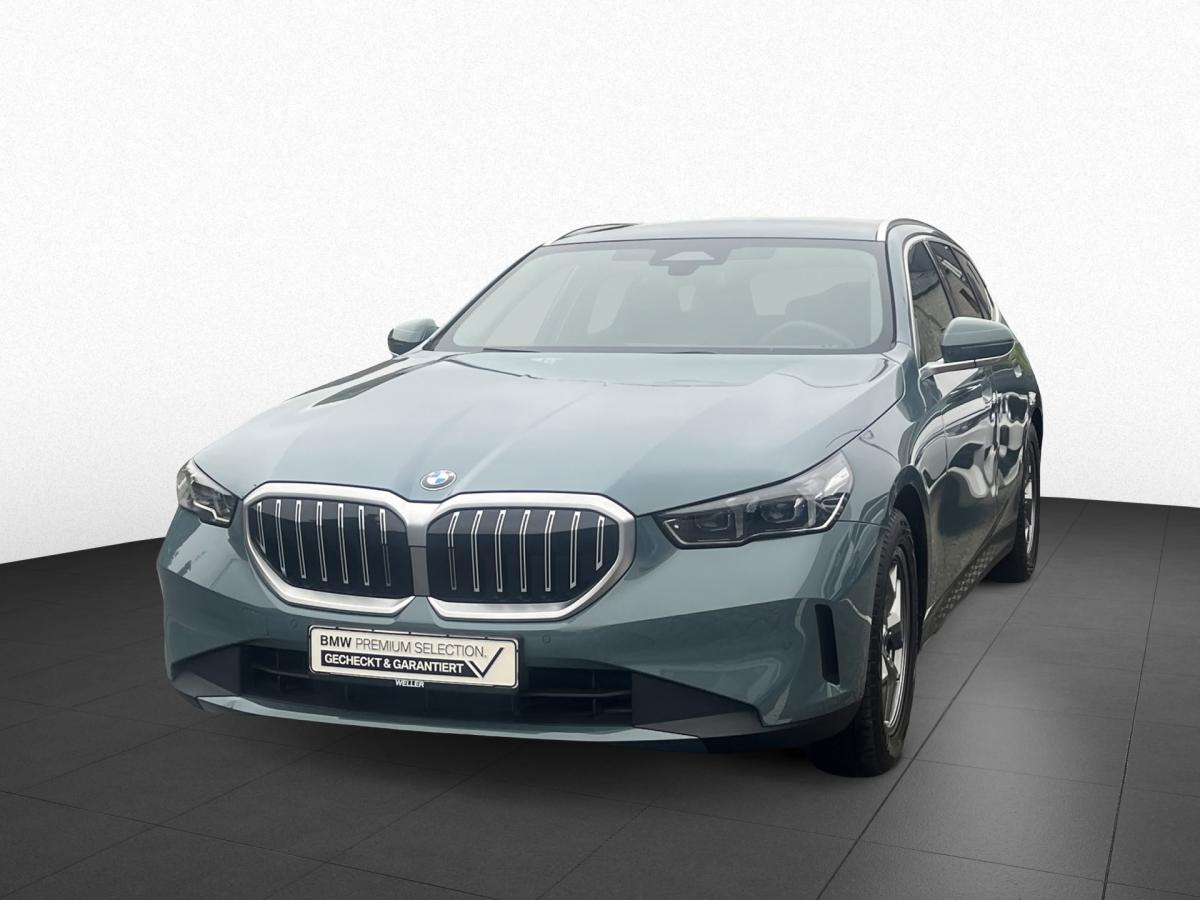 BMW 520d Touring von vorne in Grün