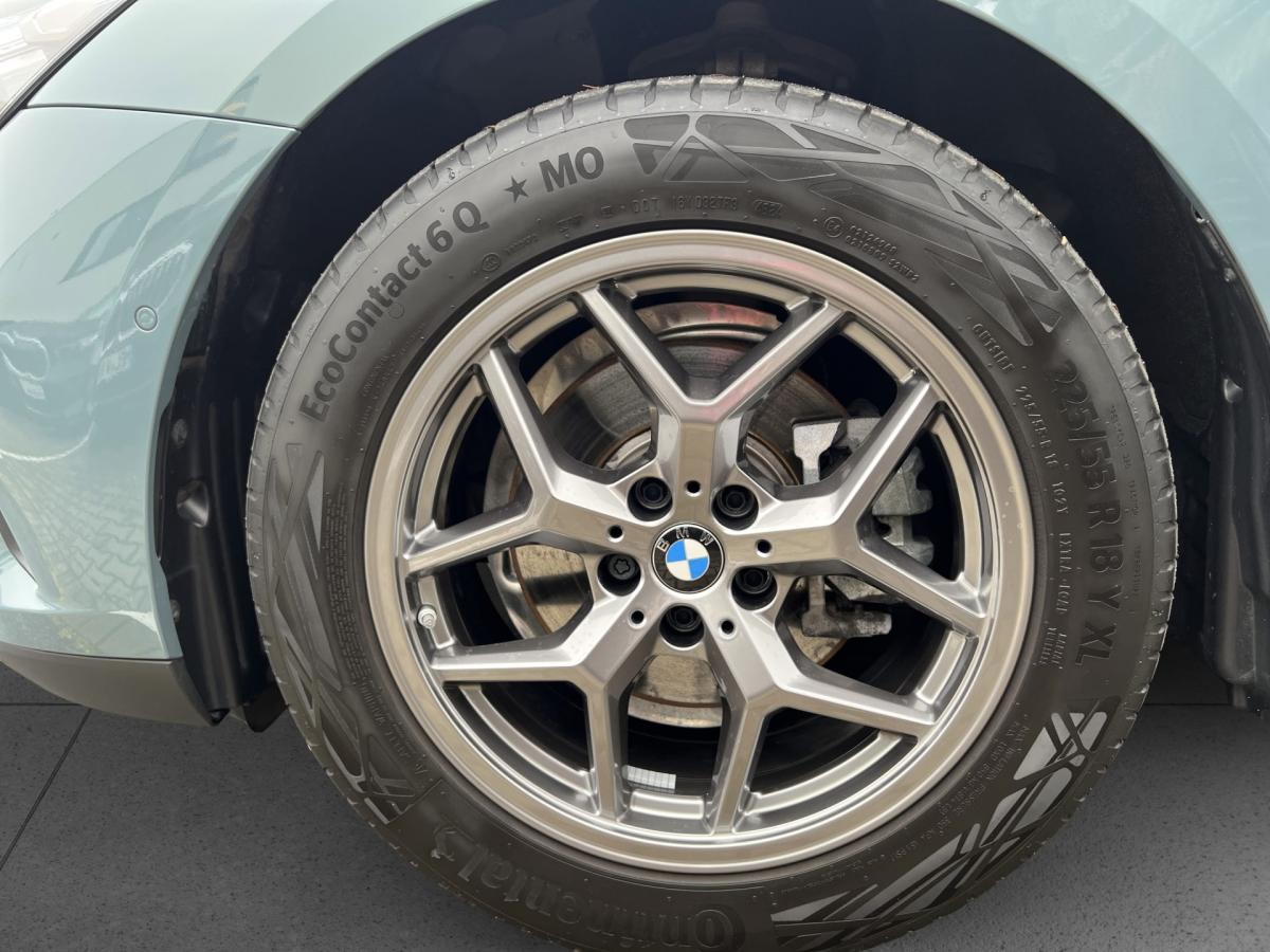 BMW 520d Touring mit Detailansicht auf die Felgen