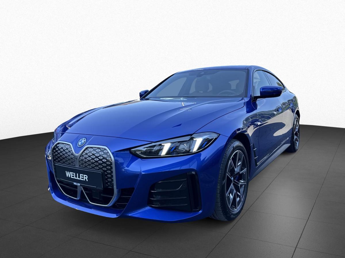 BMW i4 eDrive40 Gran Coupe von vorne in Blau