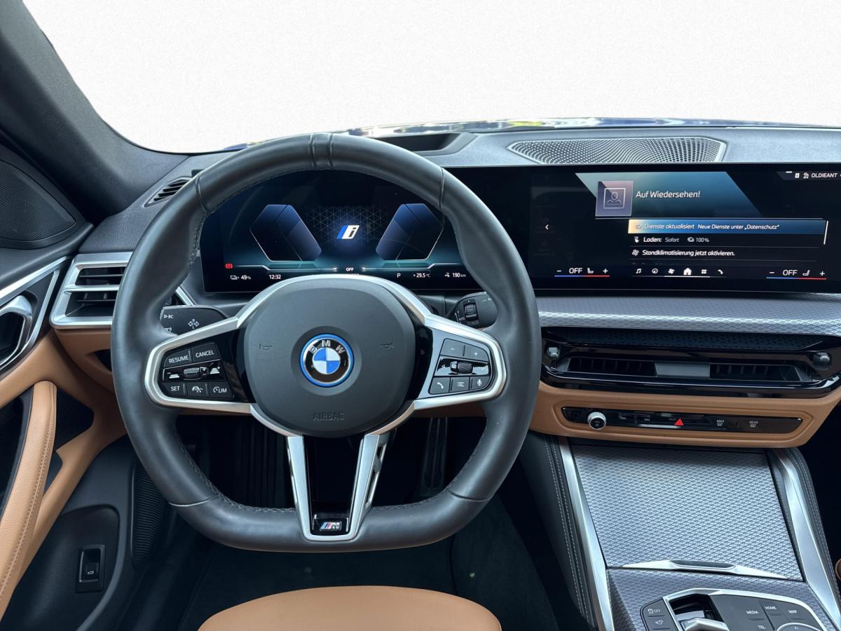 BMW i4 eDrive40 Gran Coupe im Innenraum