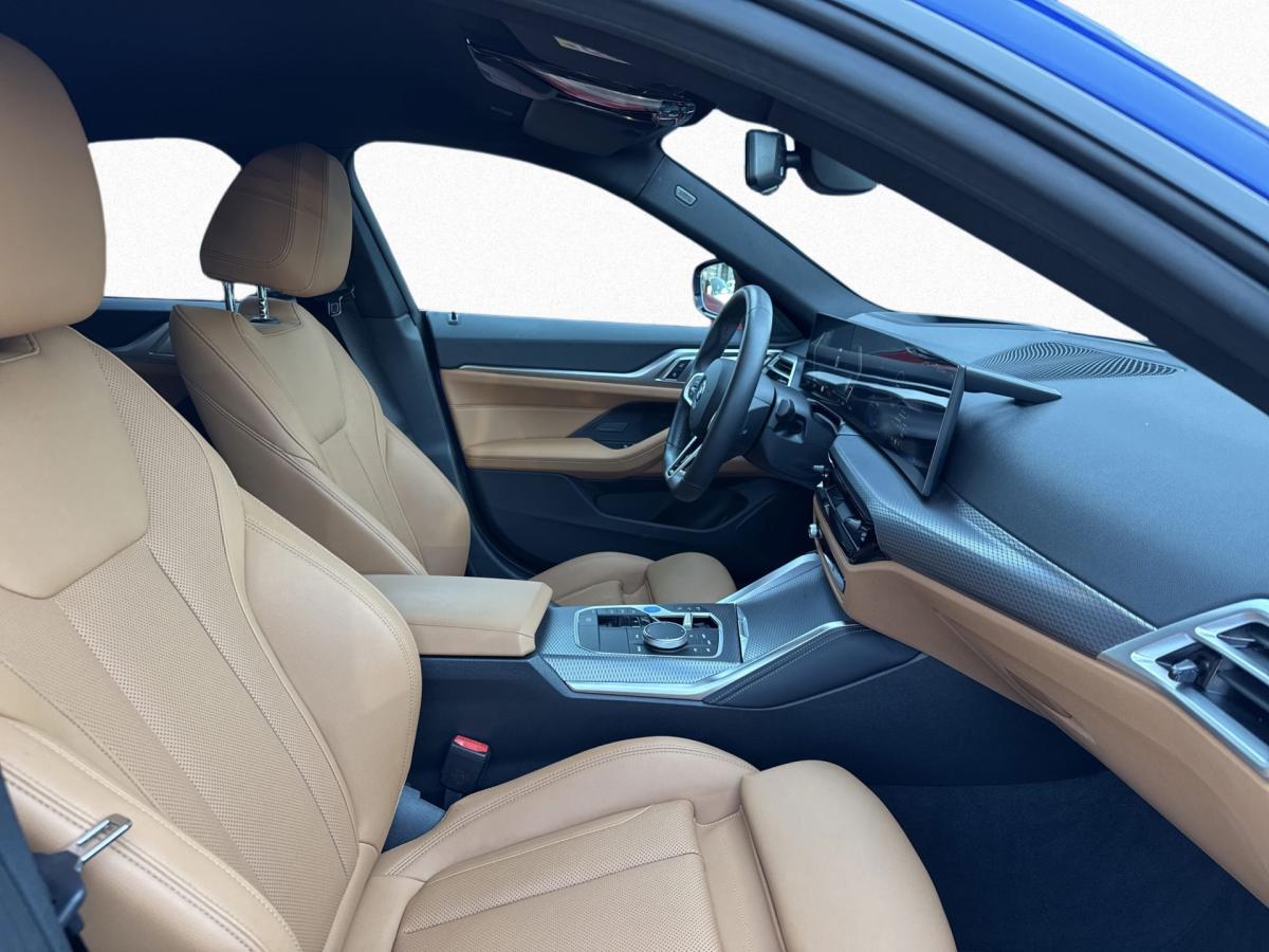 BMW i4 eDrive40 Gran Coupe im Innenraum