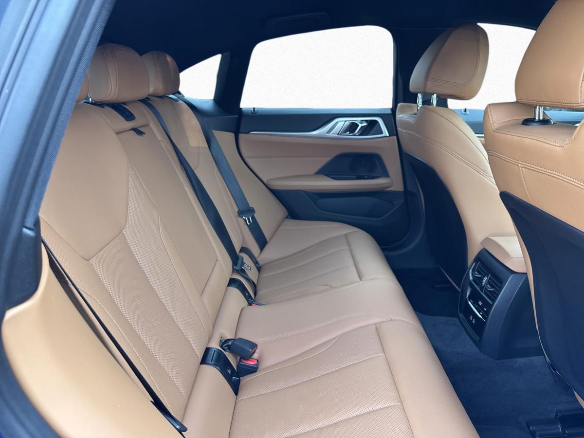 BMW i4 eDrive40 Gran Coupe im Innenraum