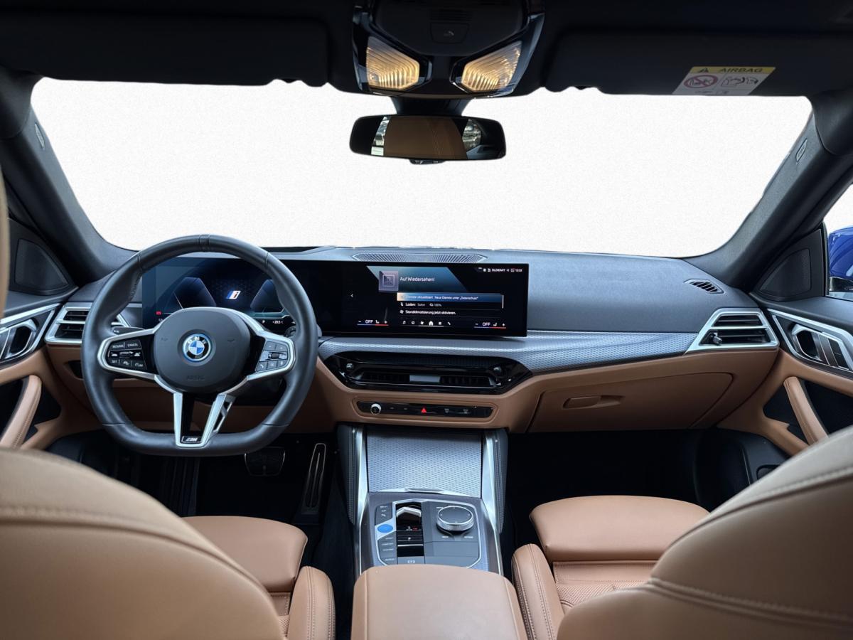 BMW i4 eDrive40 Gran Coupe im Innenraum