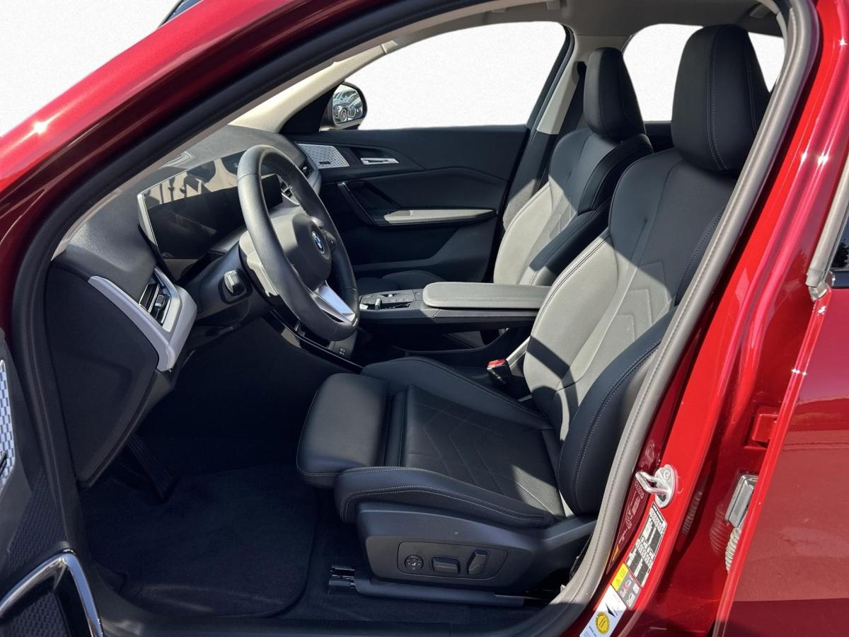 BMW iX2 xDrive30 im Innenraum