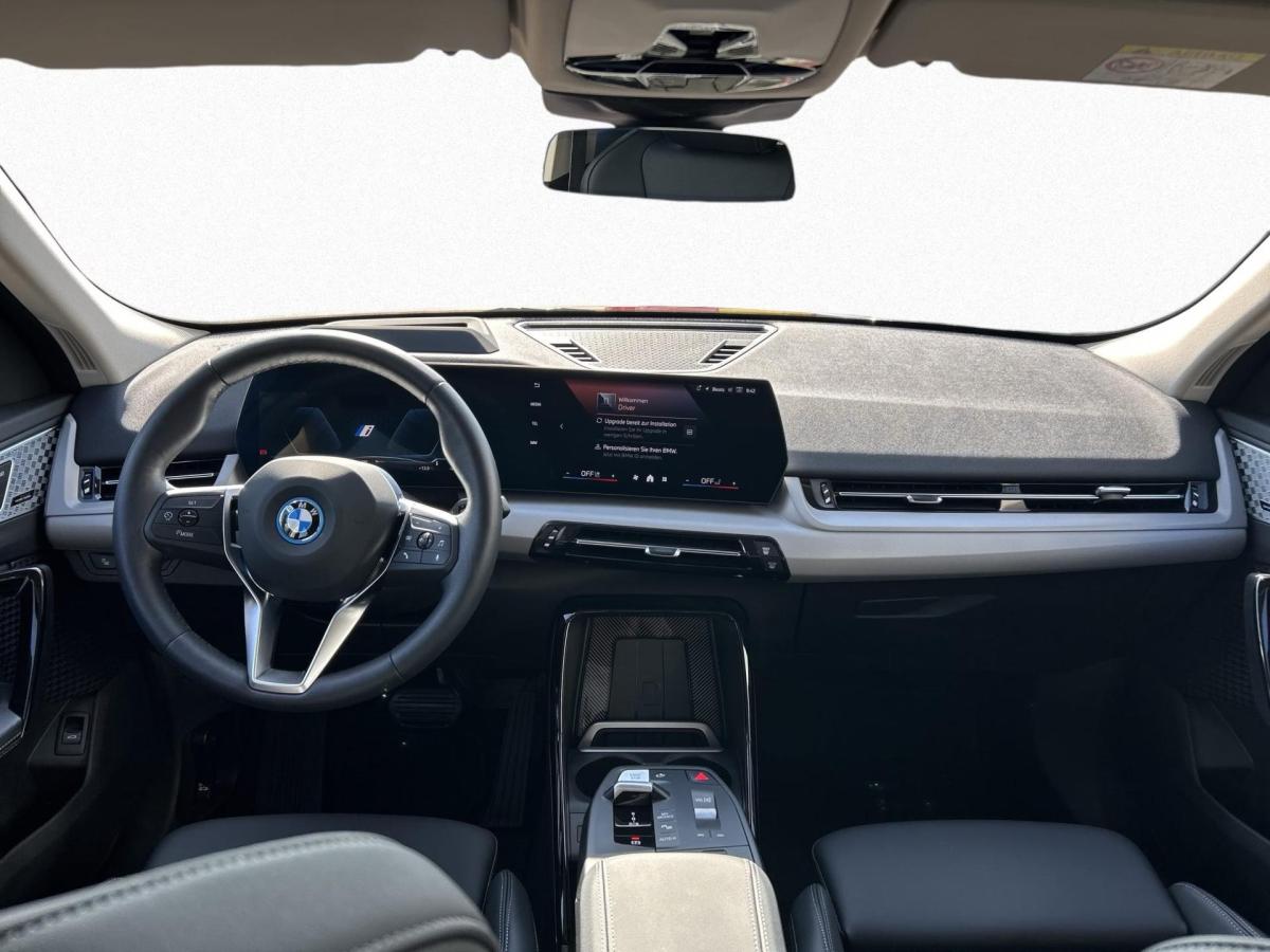 BMW iX2 xDrive30 im Innenraum