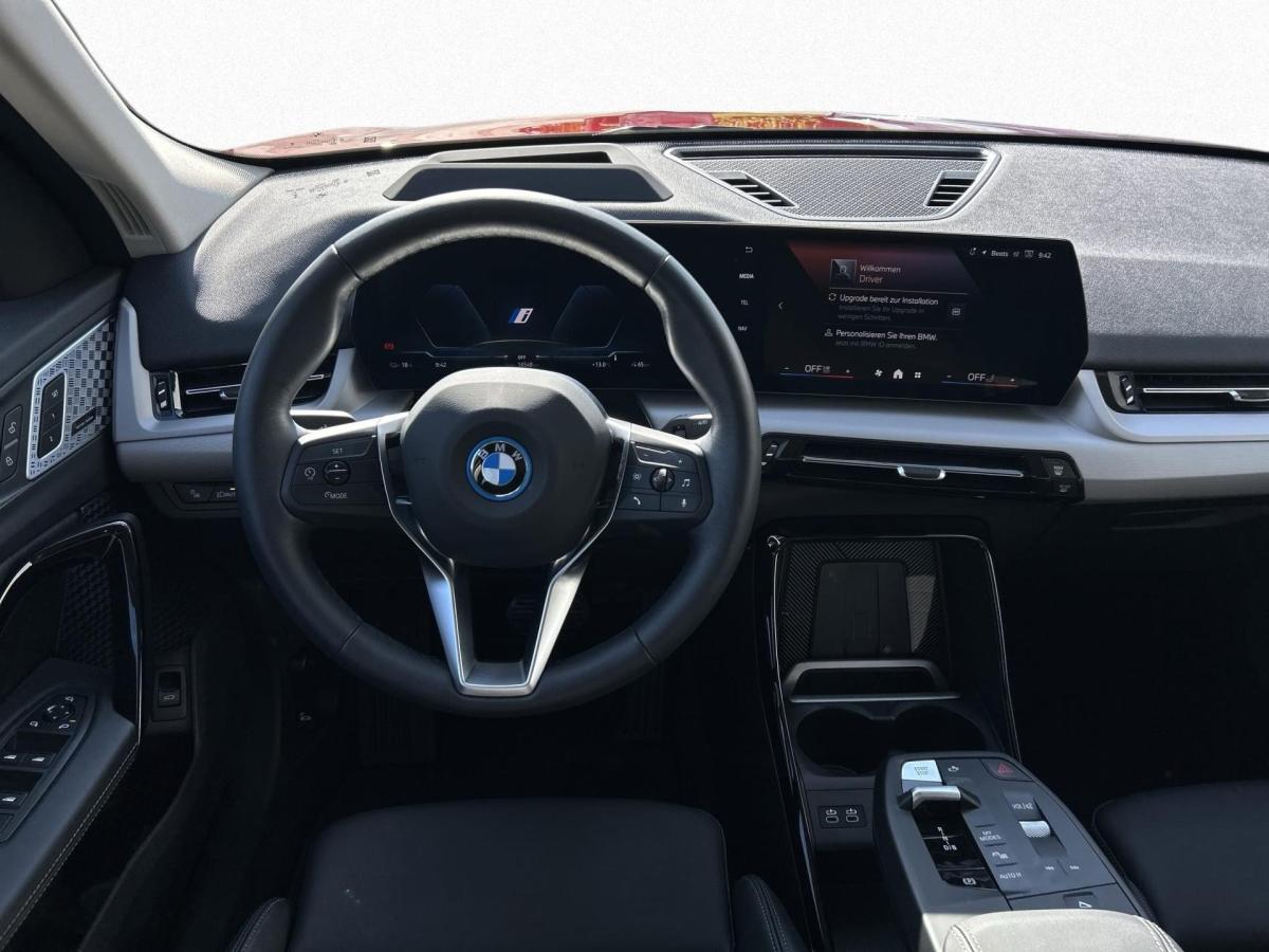 BMW iX2 xDrive30 im Innenraum
