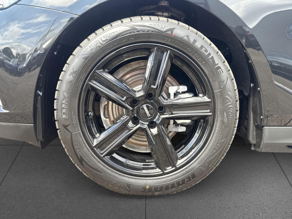Originalaufnahme des Fahrzeugs Originalaufnahme des Fahrzeugs